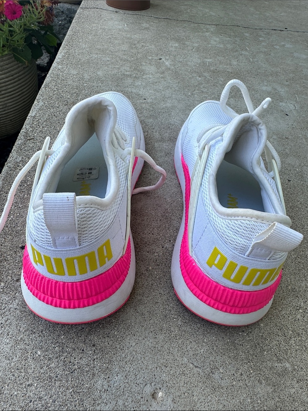 Puma Women’s pink and white tennis shoes size 8.5 - Picture 4 of 6